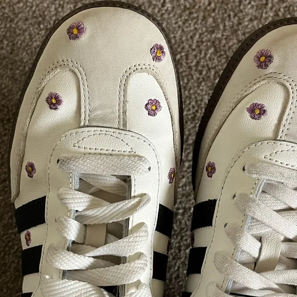Adidas Samba White Sneakers with Black Stripes and Floral Embroidery - Picture 6 of 14